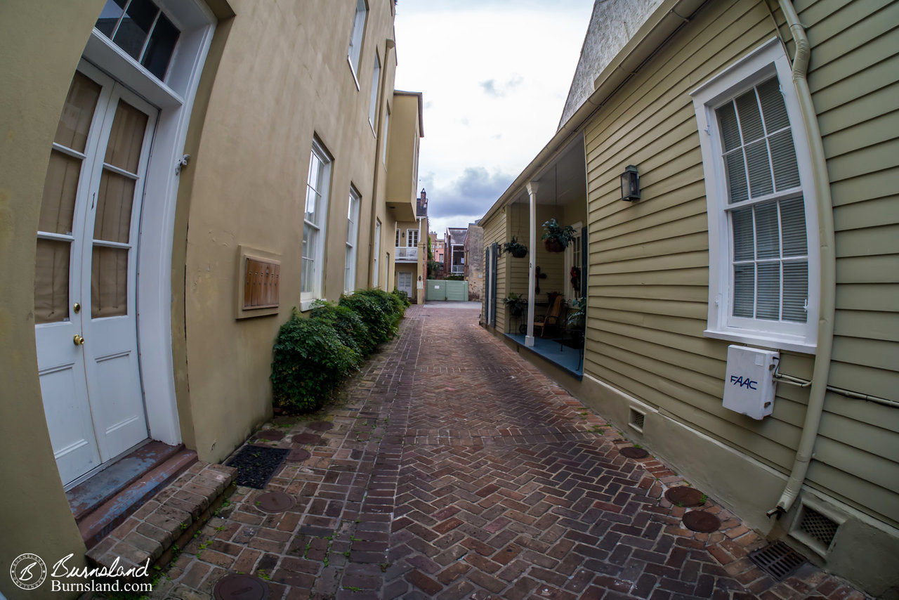 A New Orleans alley. I liked the looks of it.