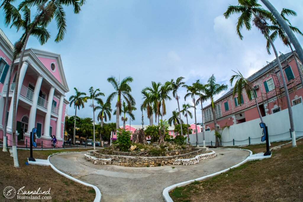 A park we passed along the way, surrounded by the court buildings. 