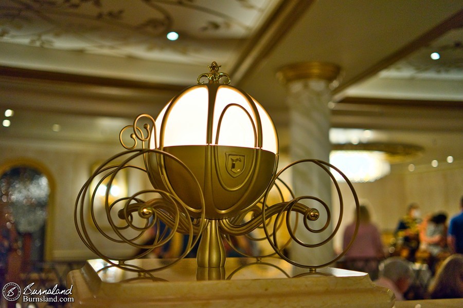 I liked these lanterns in the Royal Court restaurant, too.