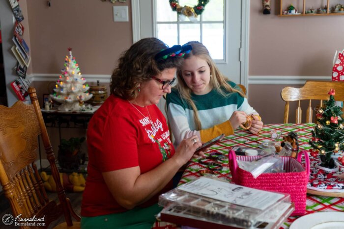 Laura and Katie make earrings