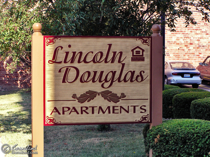 Lincoln-Douglas apartments