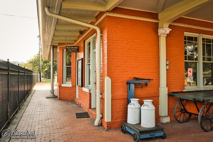 Mammoth Spring Train Depot platform