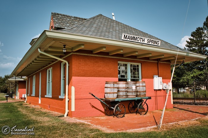 Mammoth Spring Train Depot exterior